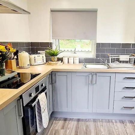 Cosy Hideaway Lodge In Glan Gwna Caeathro Eksteriør bilde