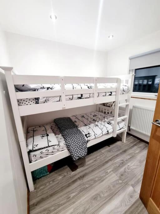 Cosy Hideaway Lodge In Glan Gwna Caeathro Eksteriør bilde