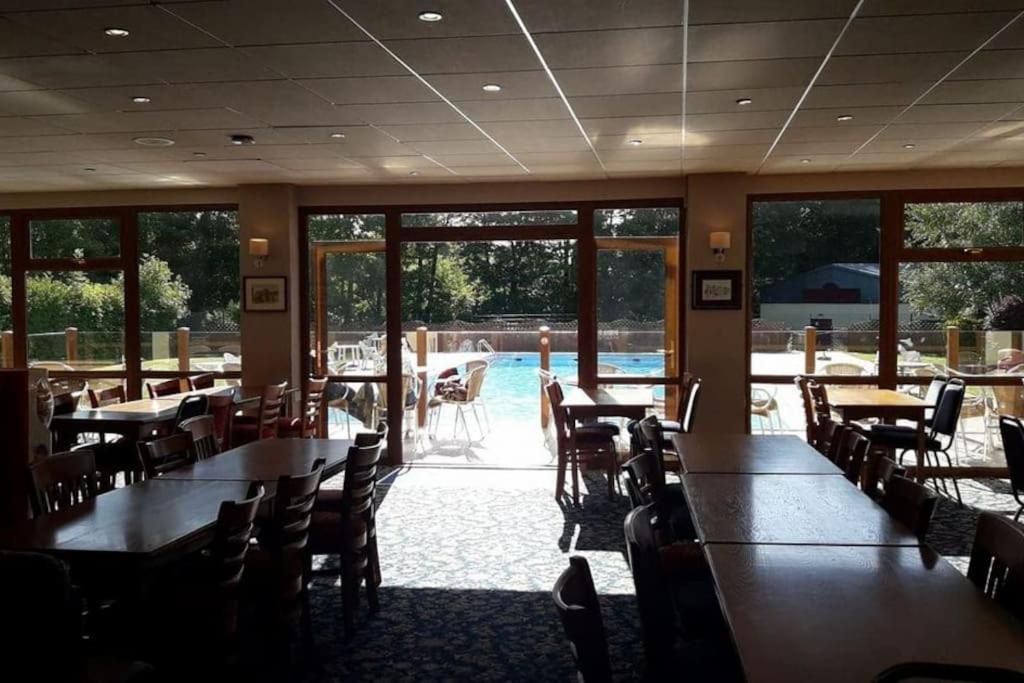 Cosy Hideaway Lodge In Glan Gwna Caeathro Eksteriør bilde