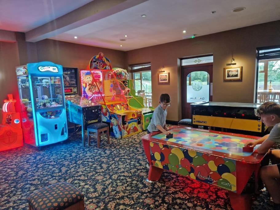 Cosy Hideaway Lodge In Glan Gwna Caeathro Eksteriør bilde